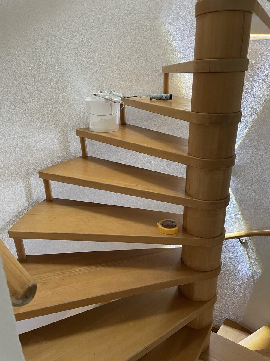 Treppe vor der Sanierung
